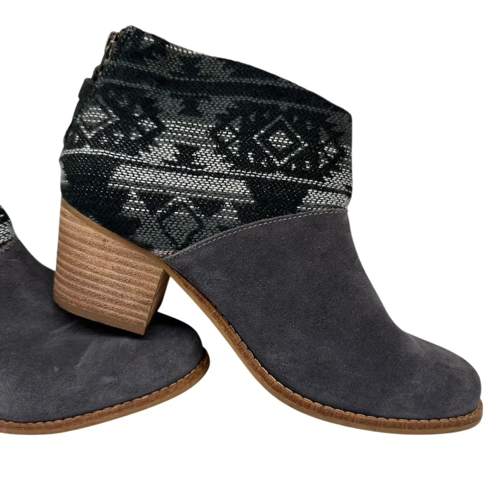 Toms Gray Suede Ankle Booties with Patterned Knit Collar Size: 7.5